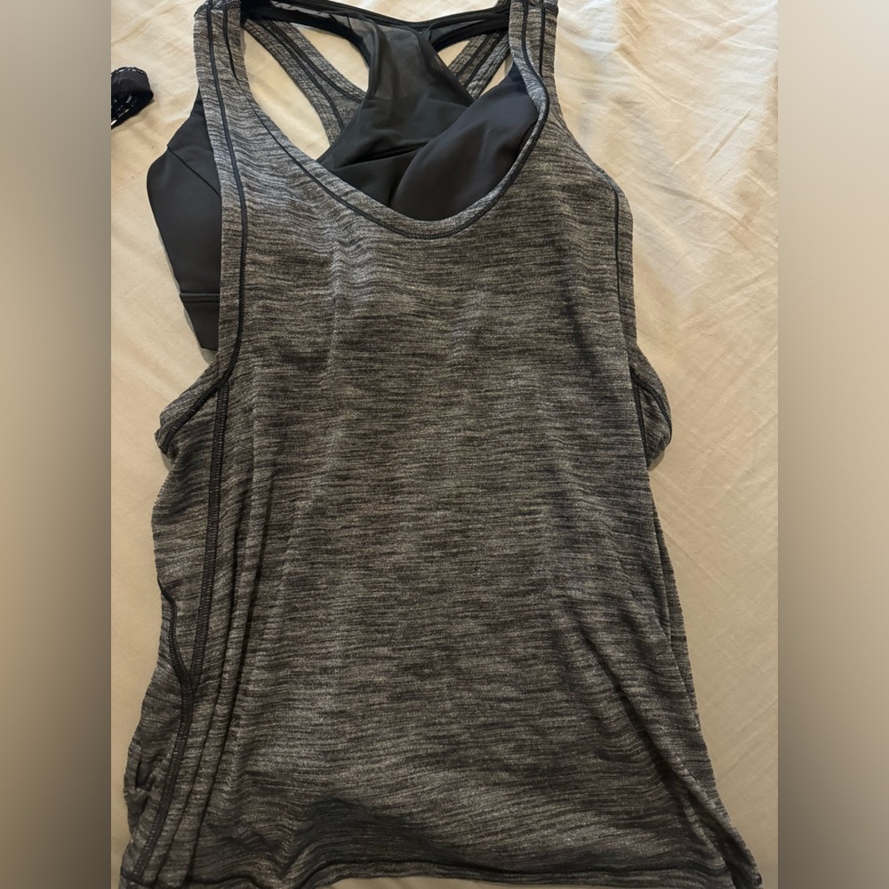 Size 4 Lululemon tank top with built in bra